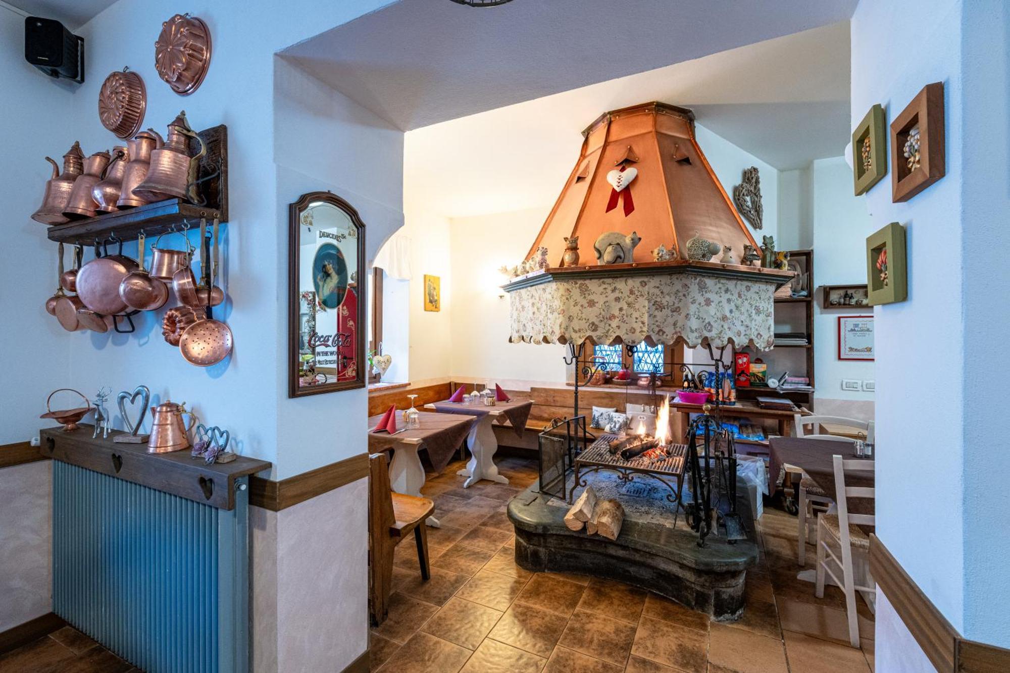 Albergo Alle Alpi Comeglians Exteriör bild