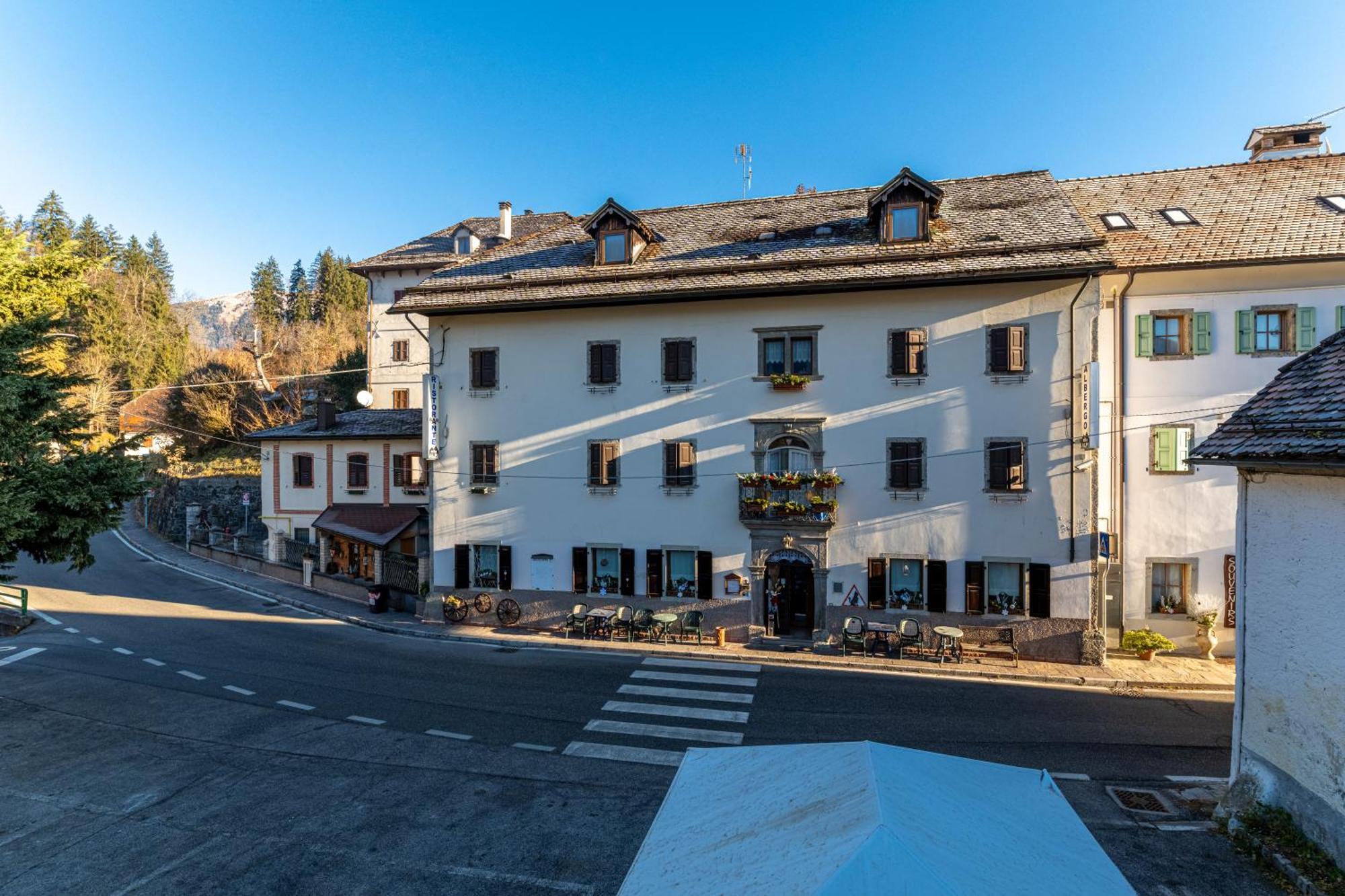 Albergo Alle Alpi Comeglians Exteriör bild